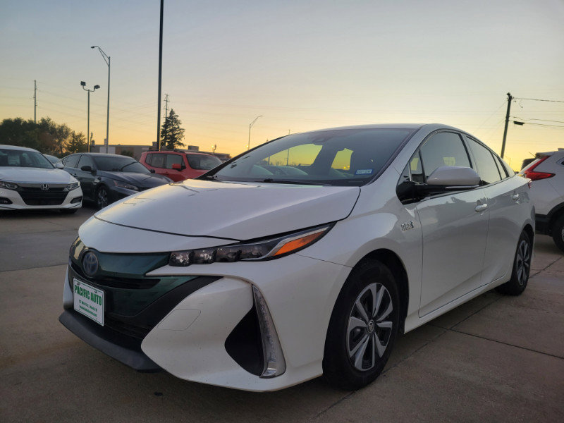Used 2019 Toyota Prius Prime Plus FWD image 3