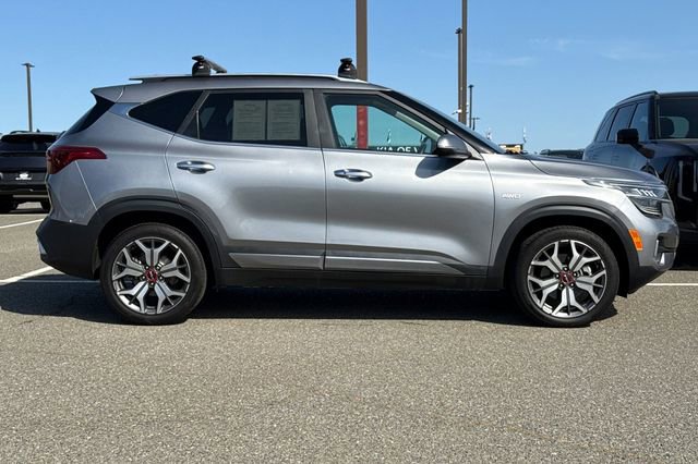 Certified 2023 Kia Seltos SX w/ SX Sunroof Package AWD/4WD image 3
