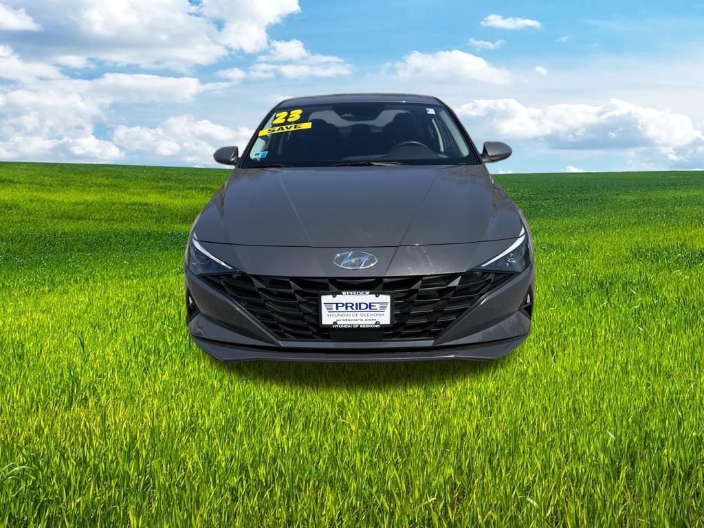 Used 2023 Hyundai Elantra SEL w/ Convenience Package FWD image 2
