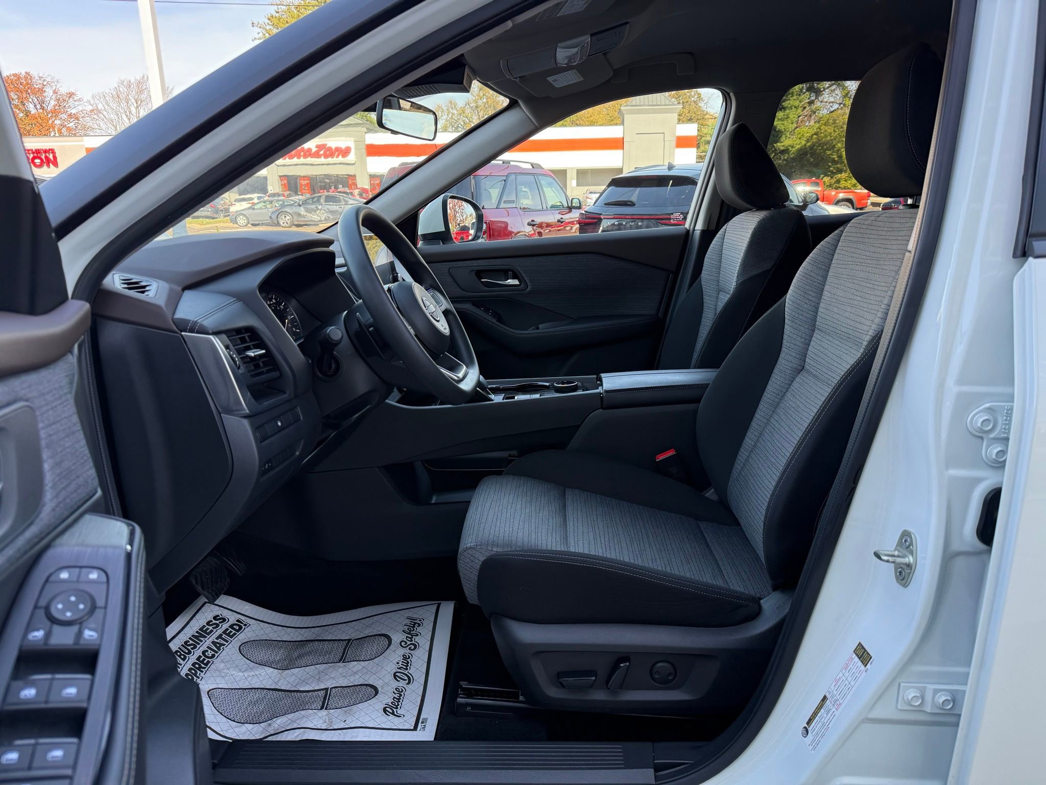 Used 2023 Nissan Rogue SV image 36