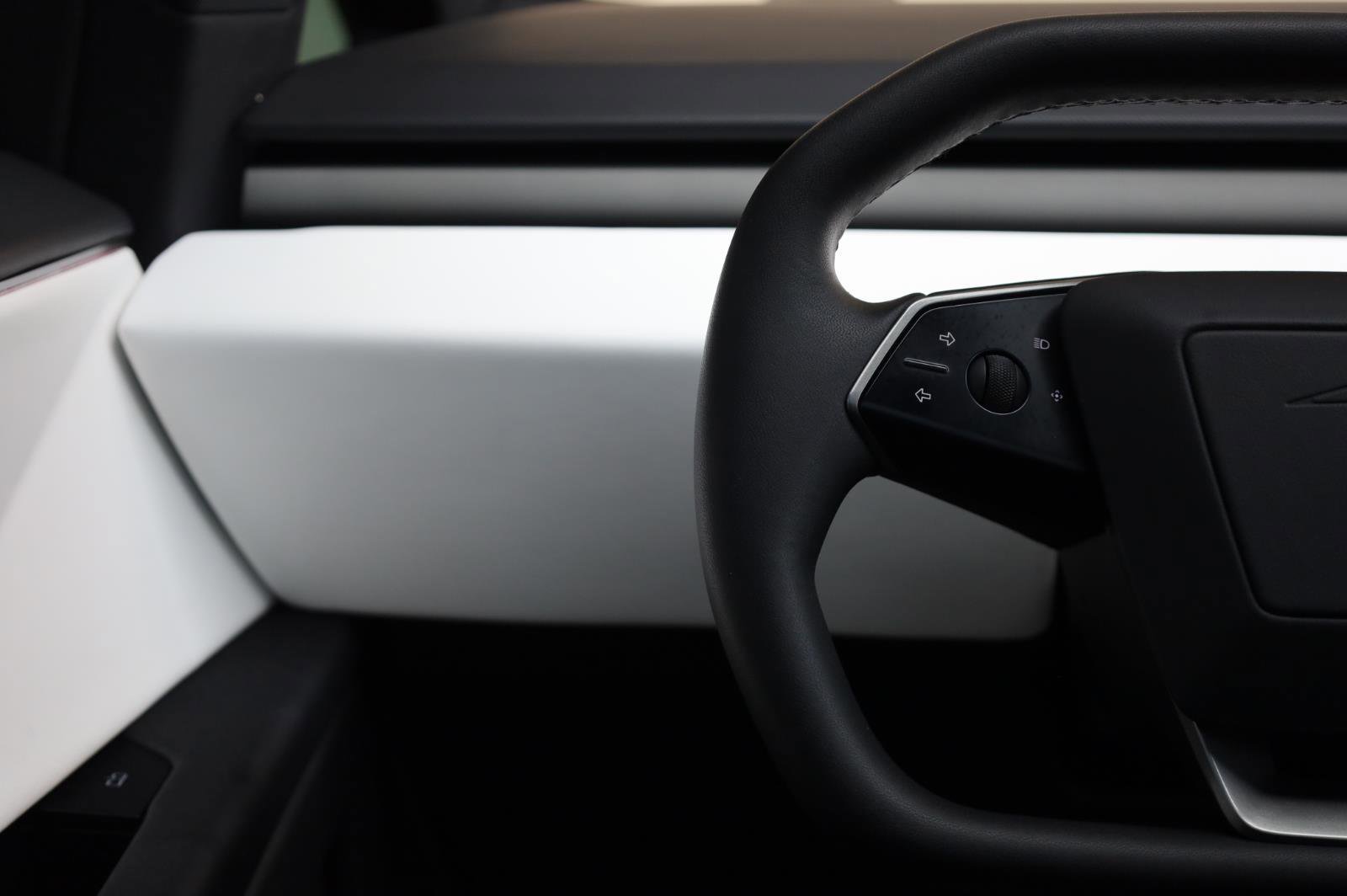 Used 2024 Tesla Cybertruck AWD Crew Cab image 34