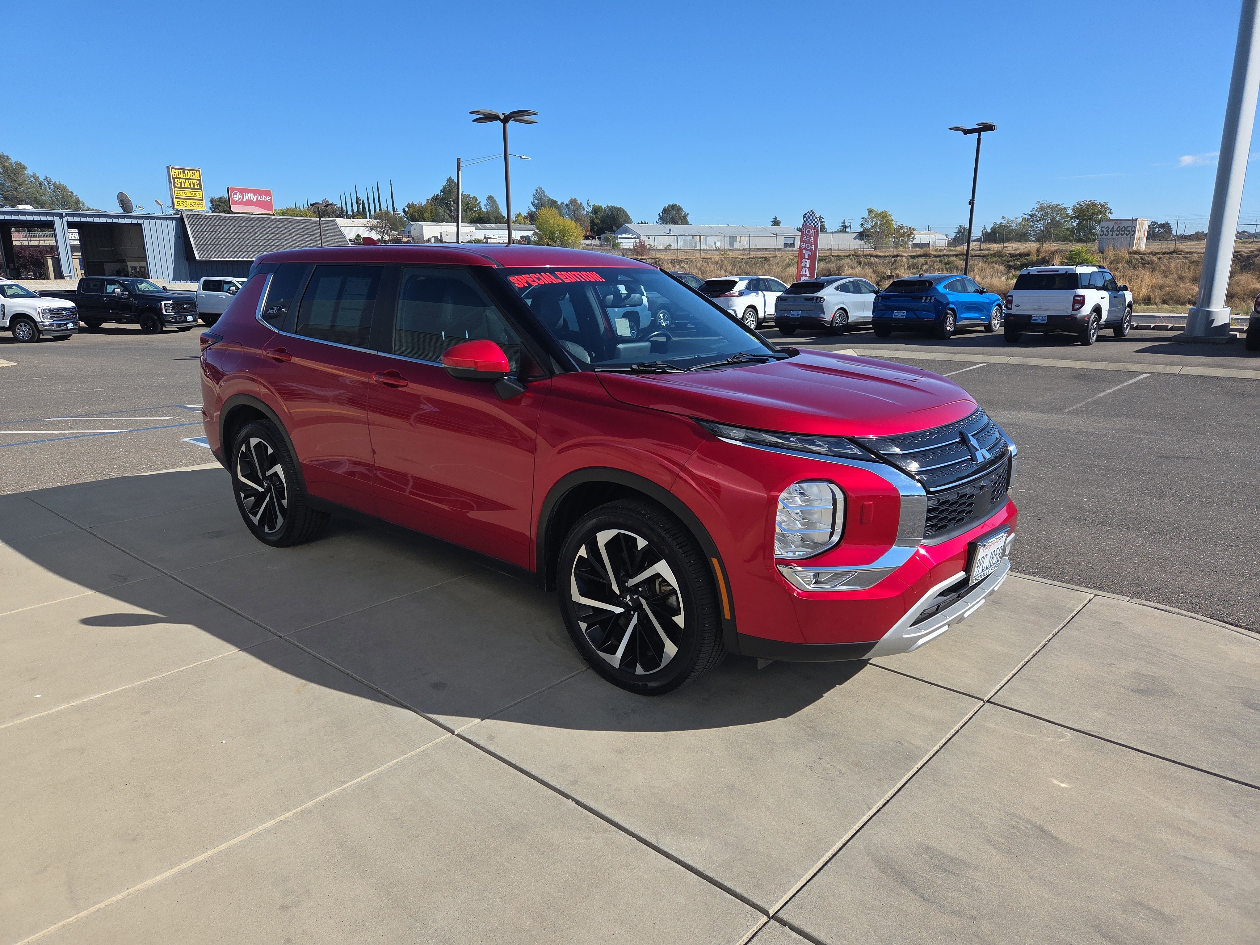 Used 2023 Mitsubishi Outlander SE image 7