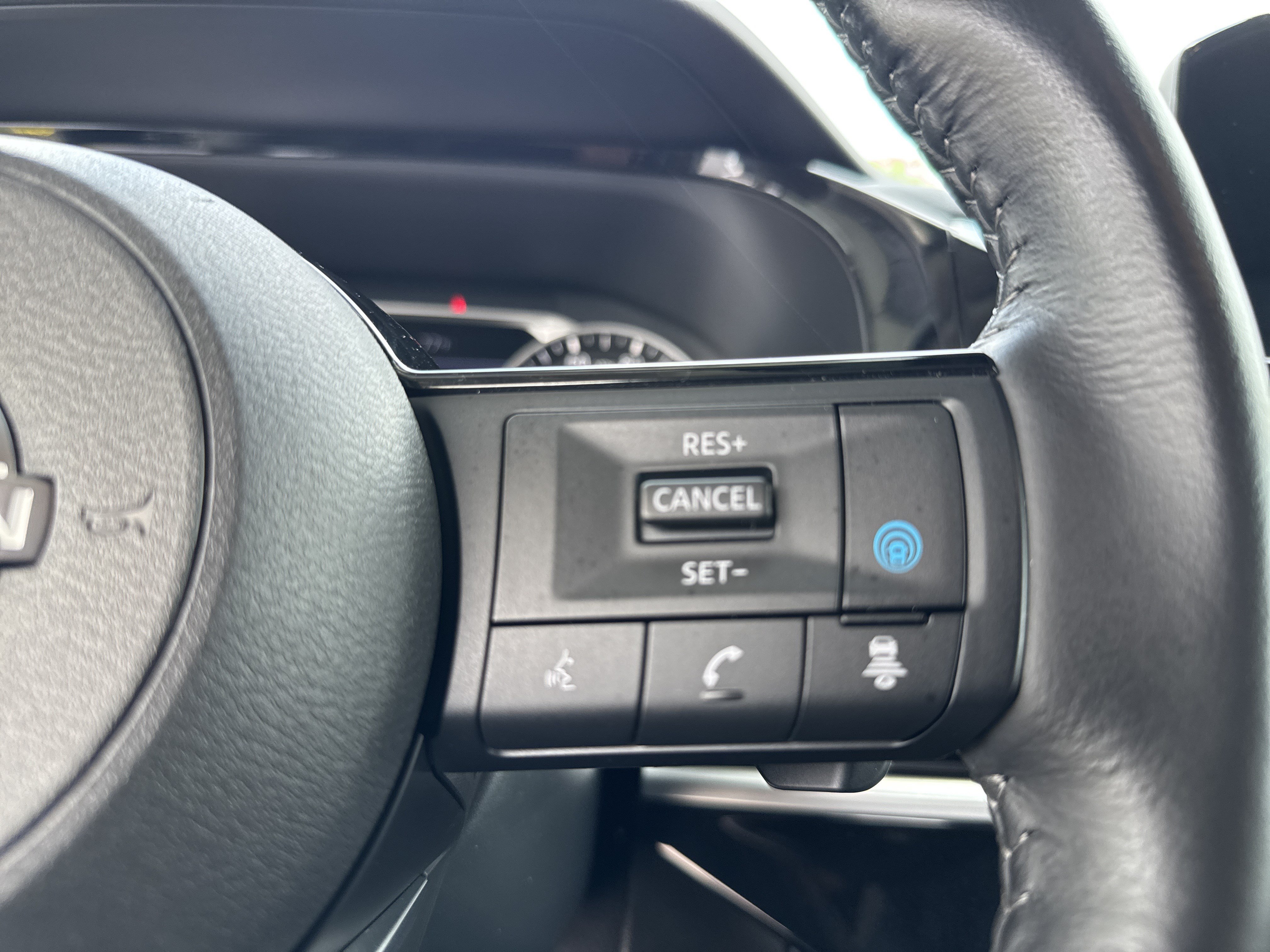 Used 2024 Nissan Pathfinder SL FWD image 15