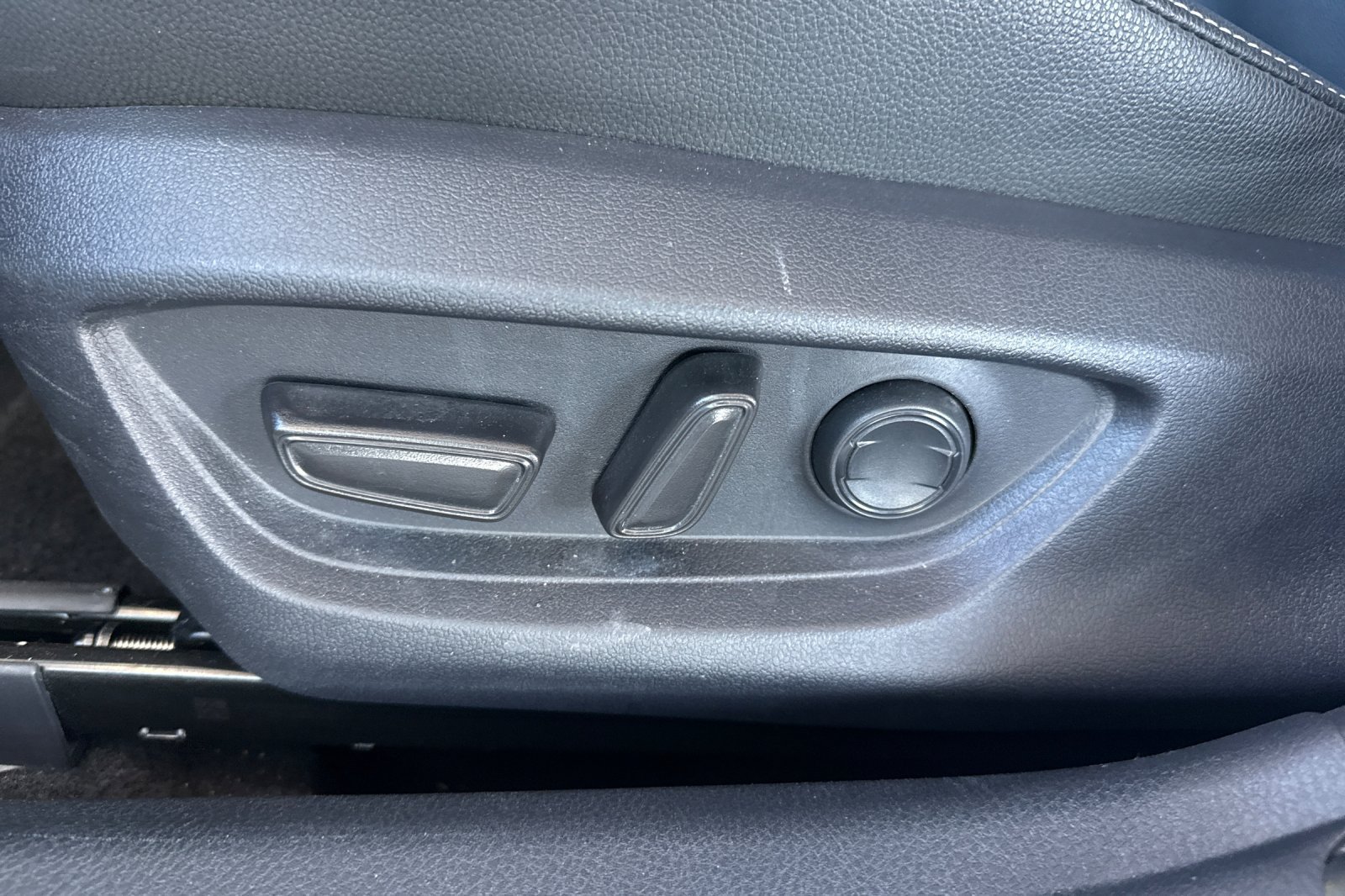 Used 2025 Toyota Camry SE FWD image 19