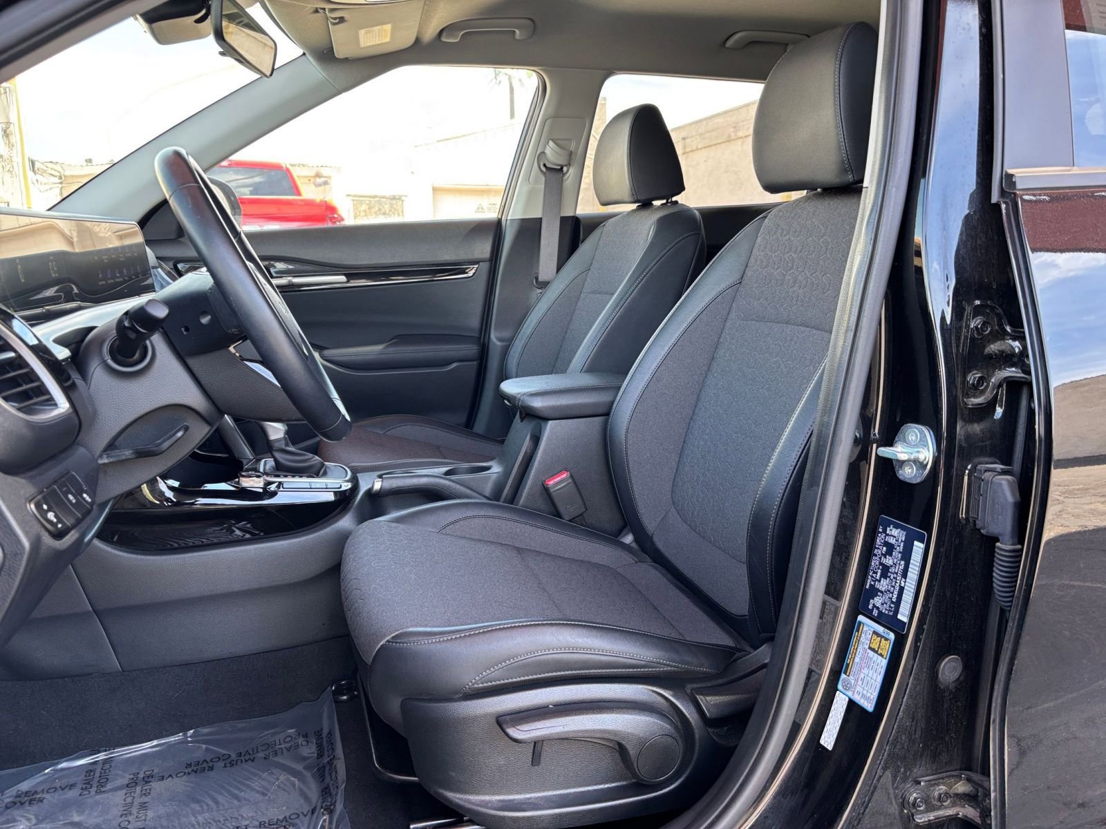 Used 2025 Kia Seltos S image 28