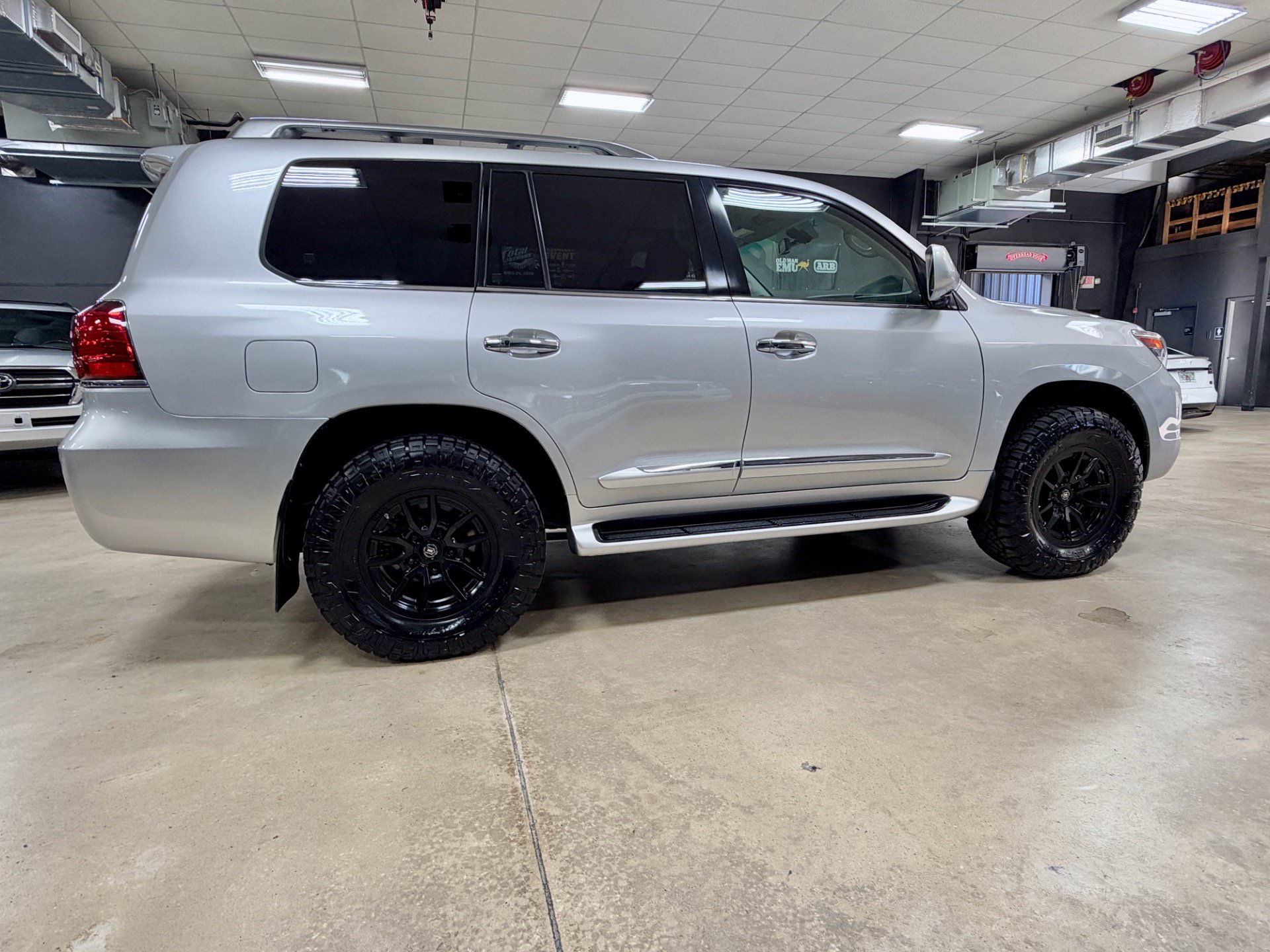 Used 2010 Lexus LX 570 4WD image 9