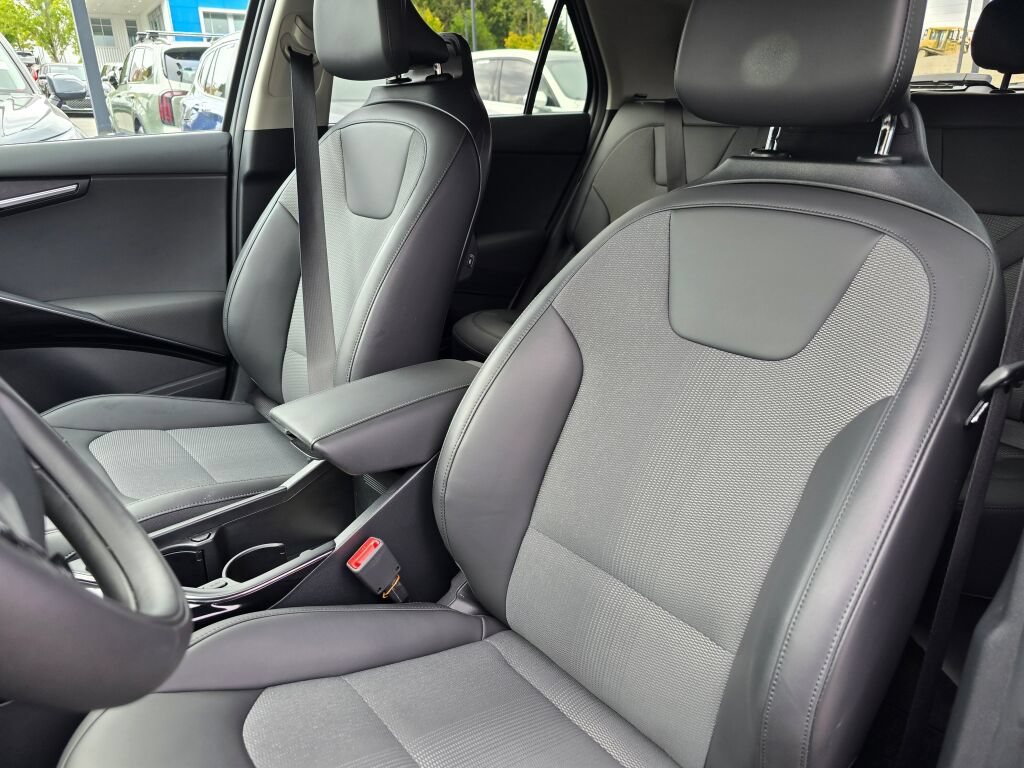 Certified 2024 Kia Niro Wind w/ Wind Preserve Package FWD image 11