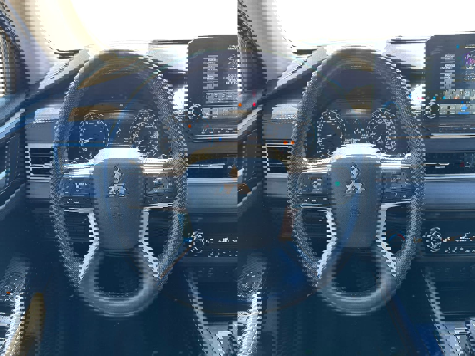 Used 2024 Mitsubishi Outlander SE image 13