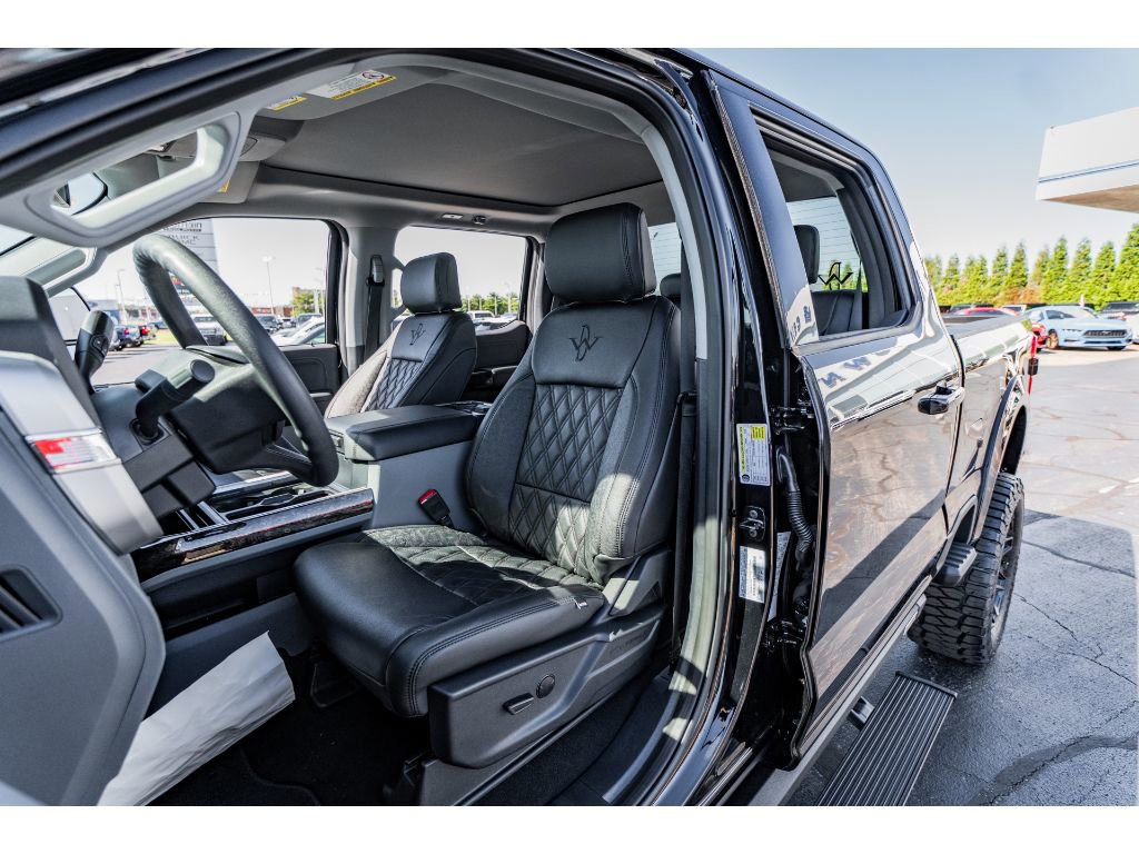 Used 2025 Ford F250 XLT w/ Black Appearance Package AWD/4WD image 8