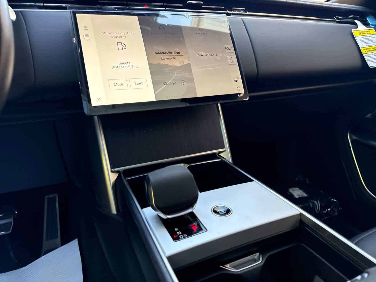New 2025 Land Rover Range Rover Long Wheelbase SE image 9