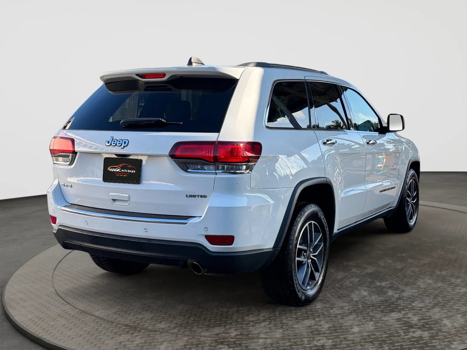 Used 2020 Jeep Grand Cherokee Limited AWD/4WD image 10