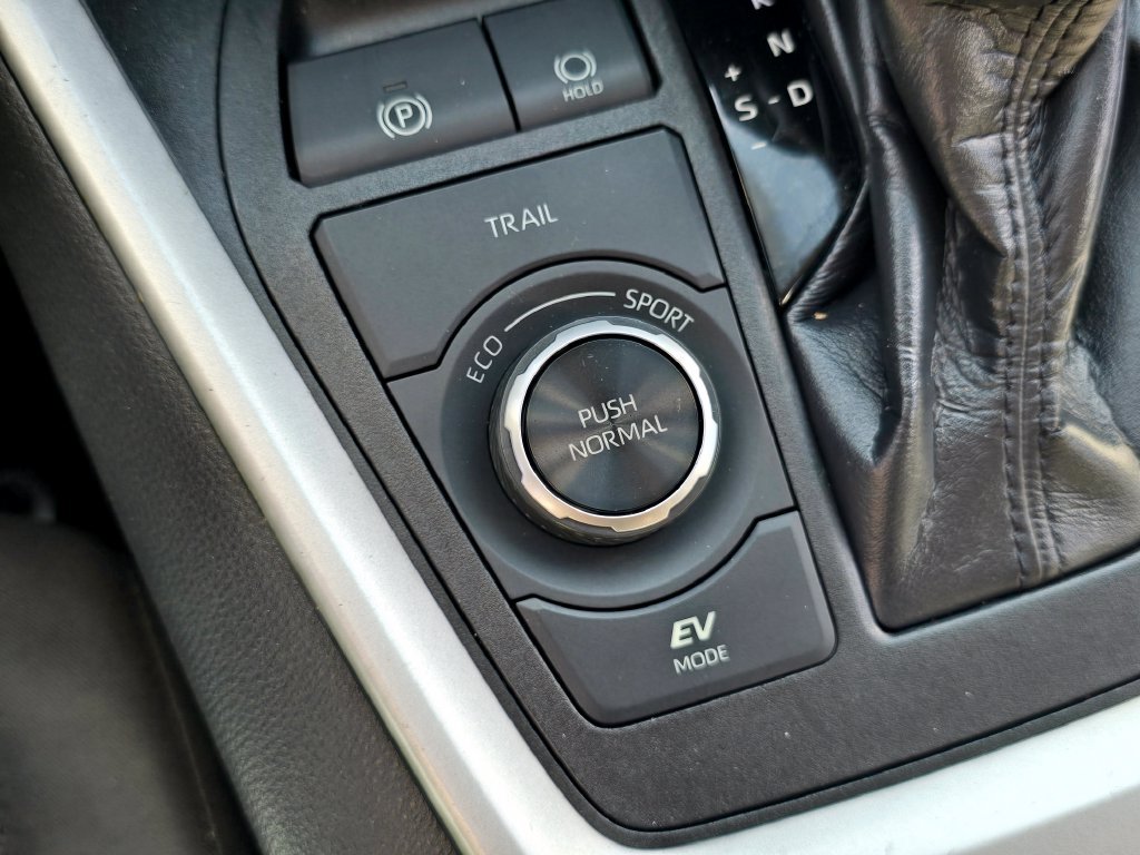 Used 2020 Toyota RAV4 XLE AWD/4WD image 29