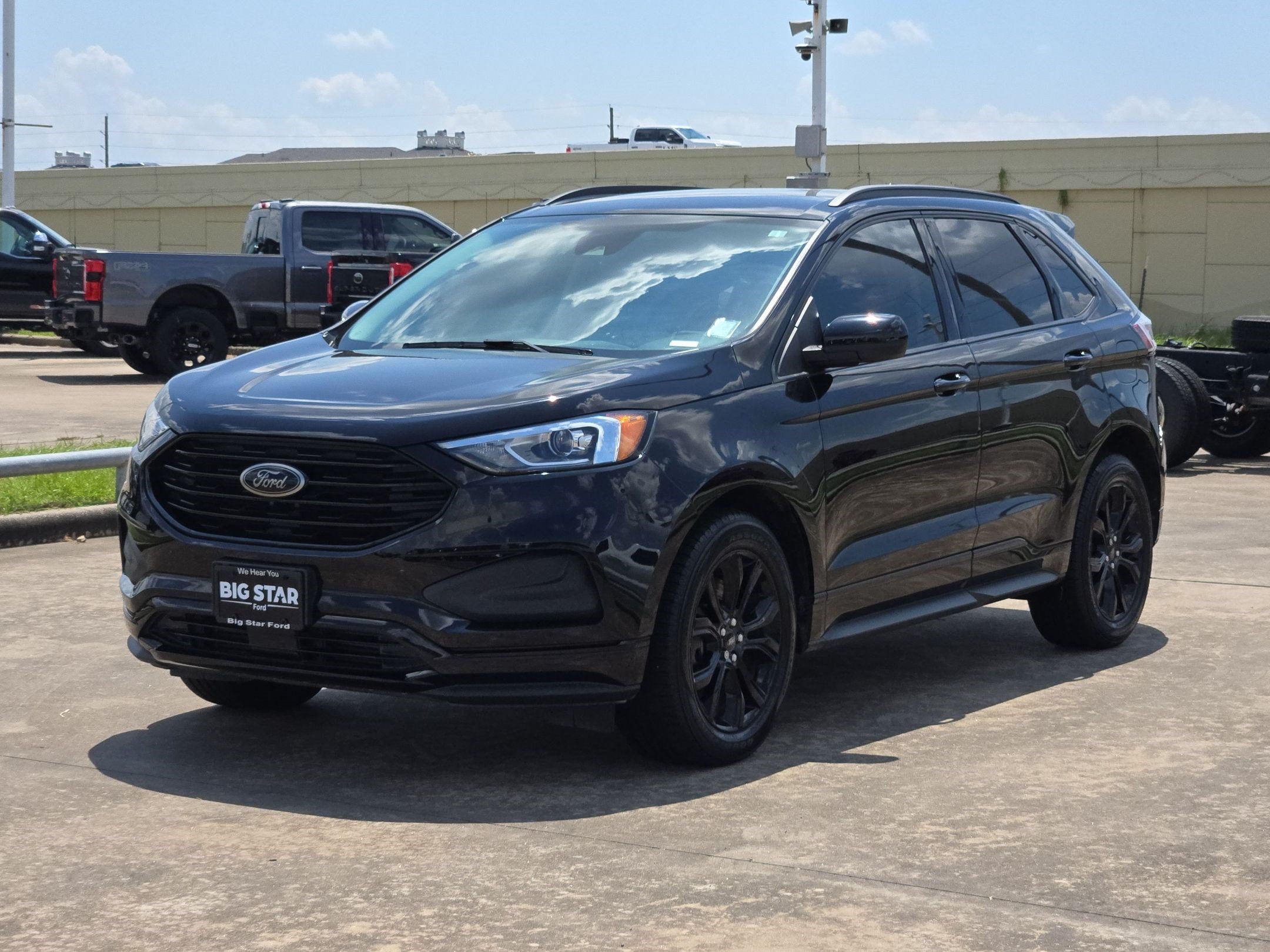 Certified 2024 Ford Edge SE w/ Black Appearance Package AWD/4WD image 10