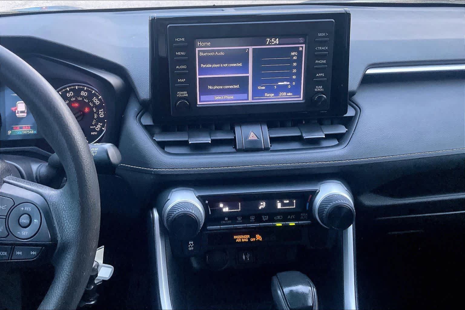 Used 2019 Toyota RAV4 LE FWD image 6