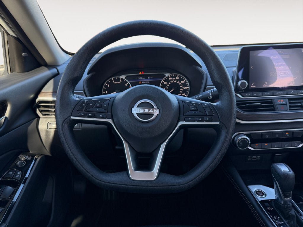 Used 2023 Nissan Altima 2.5 SV AWD/4WD image 14