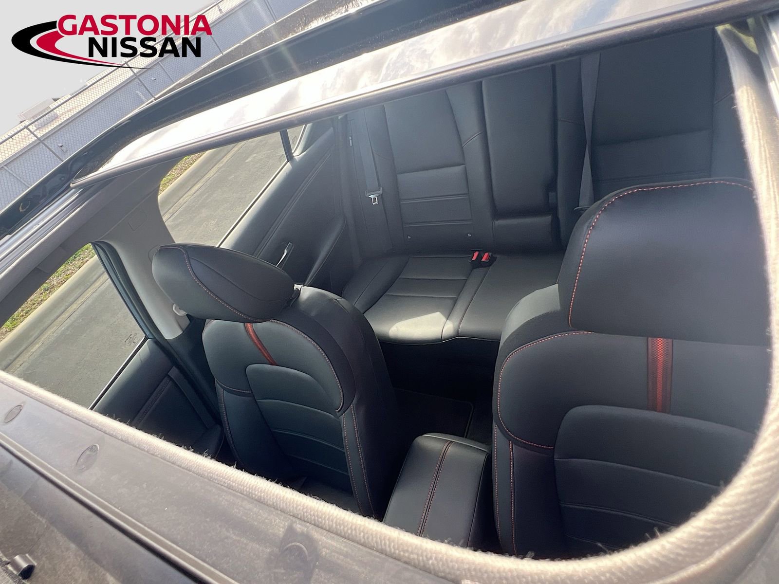 Used 2025 Nissan Sentra SR w/ SR Premium Package image 29