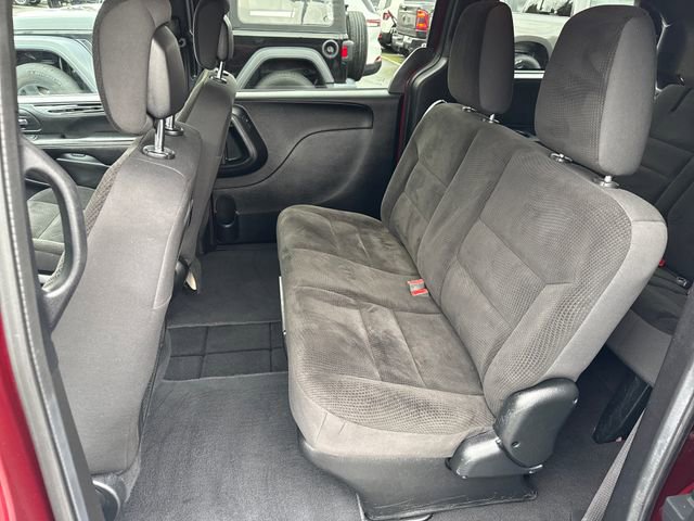 Used 2018 Dodge Grand Caravan SE image 16