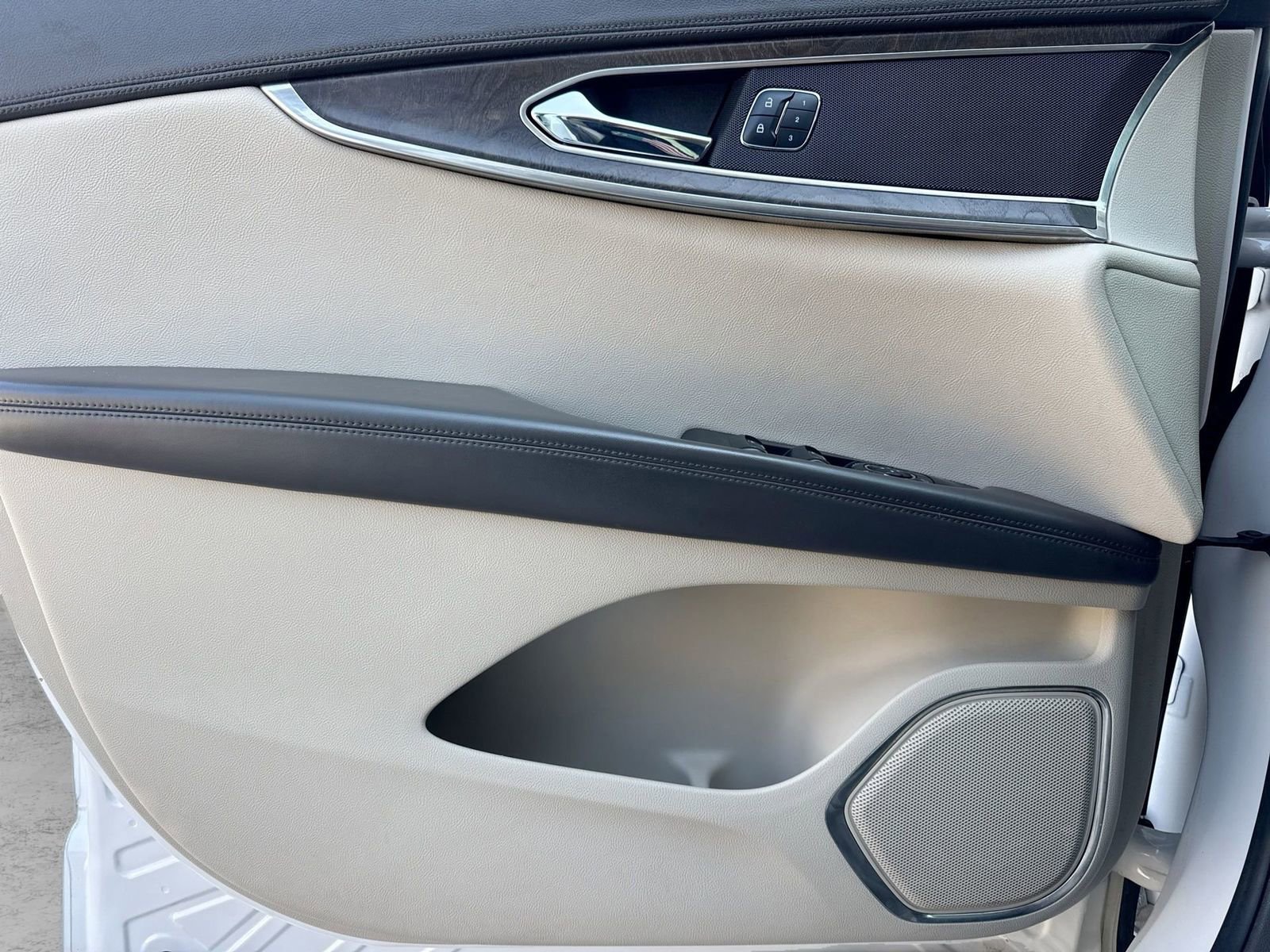 Used 2016 Lincoln MKX Select w/ Climate Package image 31