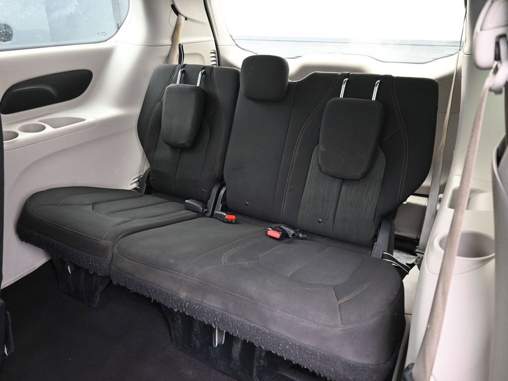 Used 2017 Chrysler Pacifica Touring image 35