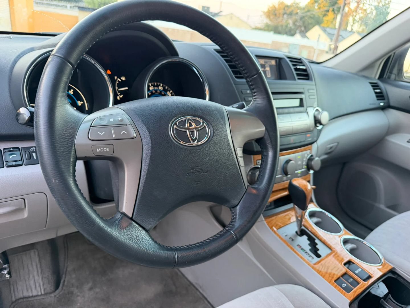 Used 2010 Toyota Highlander 4WD Hybrid image 11