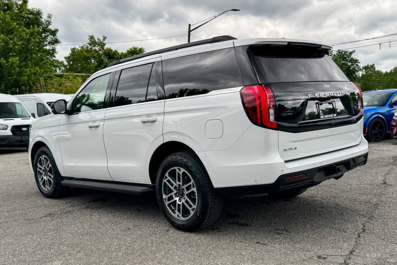 Used 2025 Ford Expedition Active AWD/4WD image 5