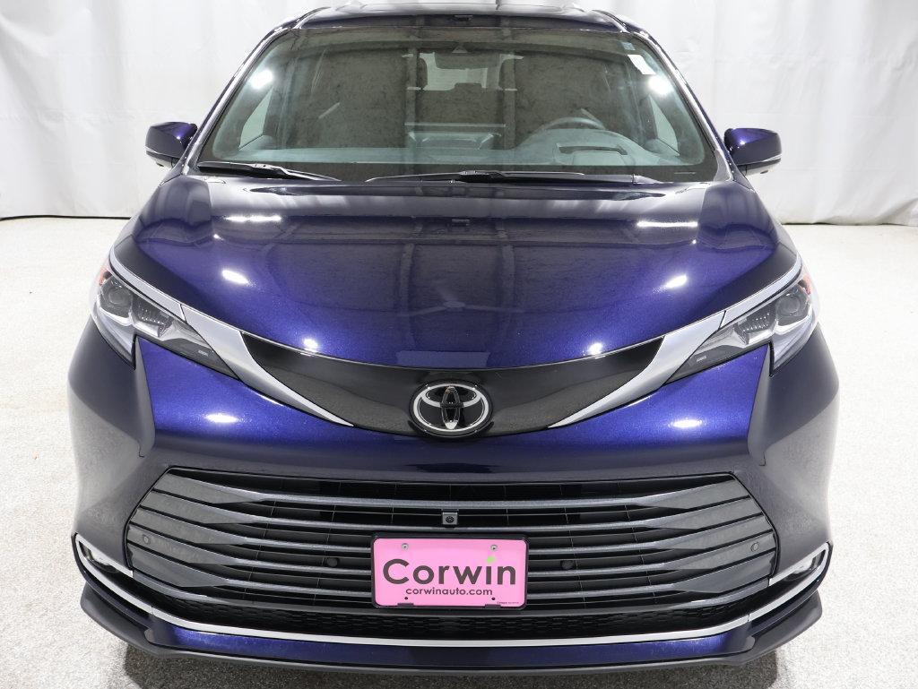 Used 2026 Toyota Sienna Platinum AWD/4WD image 8