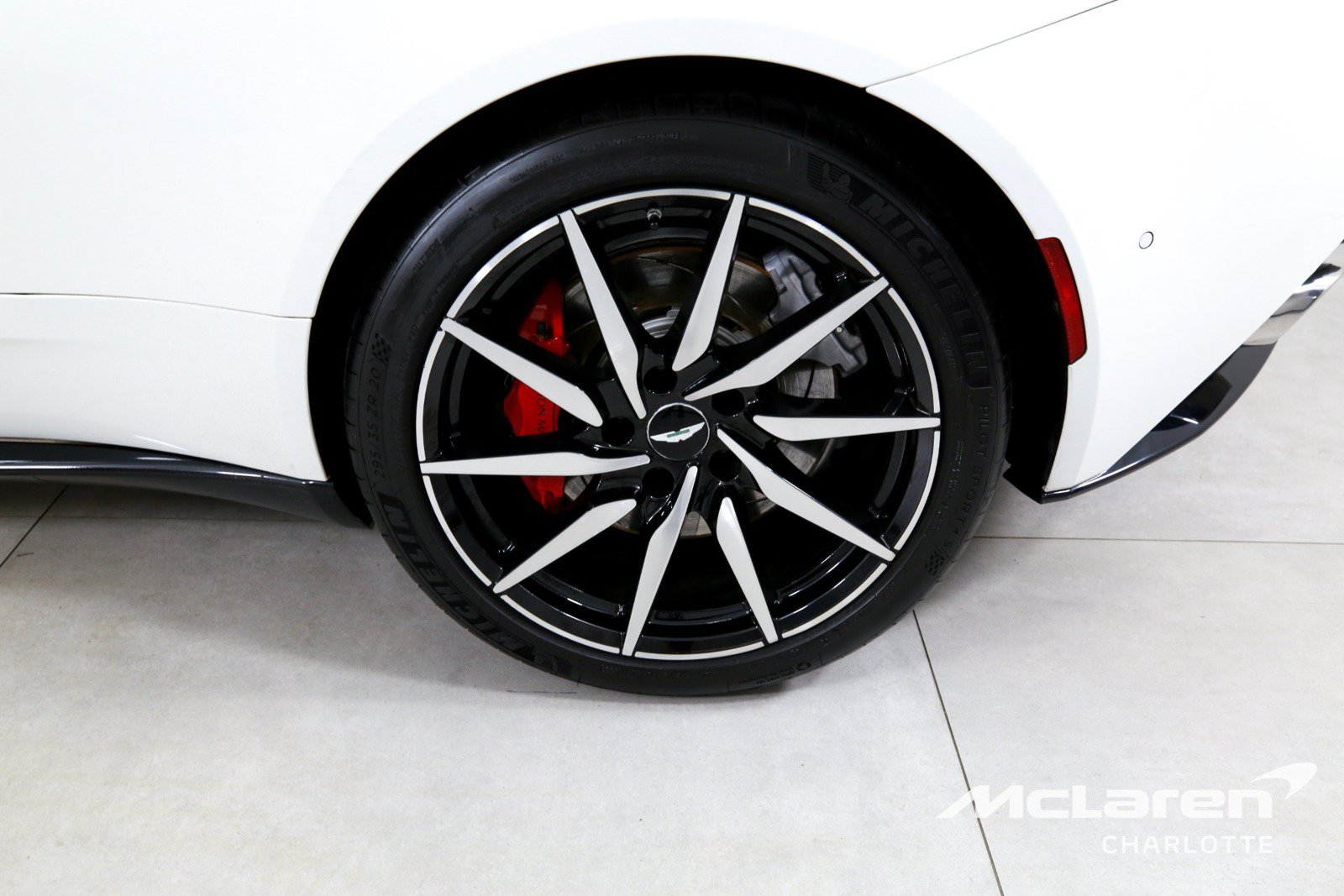 Used 2020 Aston Martin DB11 Volante RWD image 31