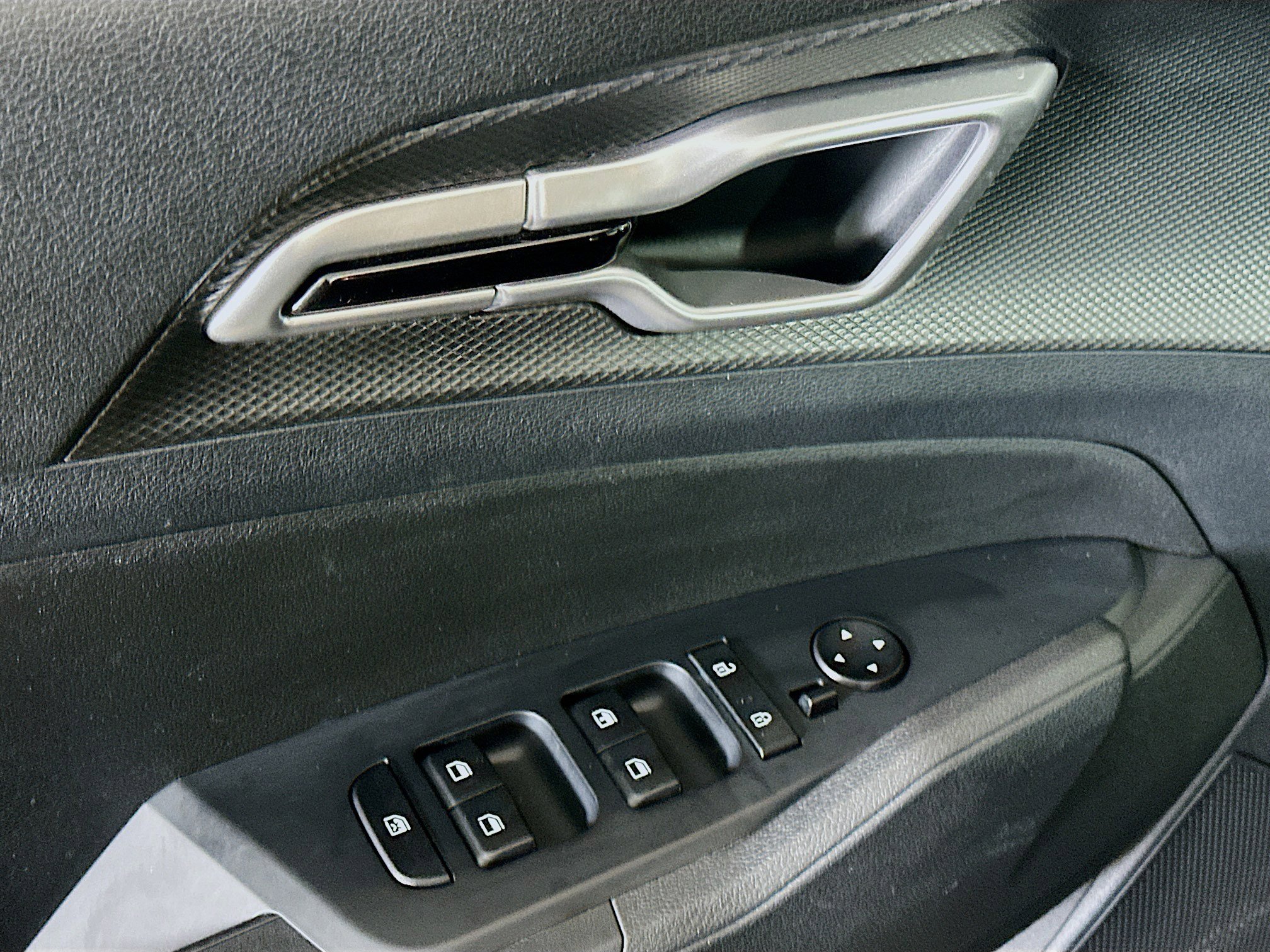 Used 2025 Kia Sportage LX image 15