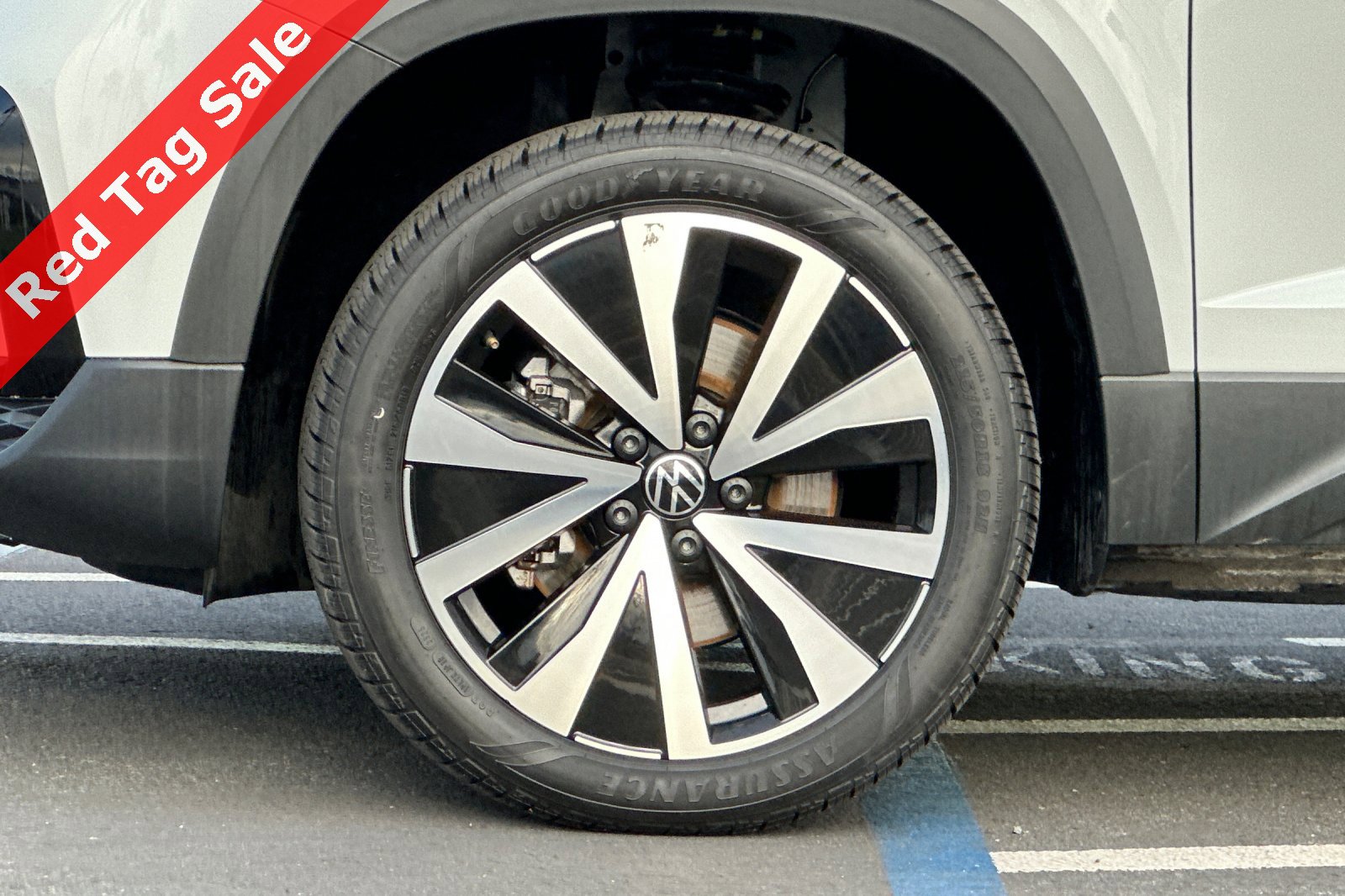 Certified 2024 Volkswagen Taos SE image 27