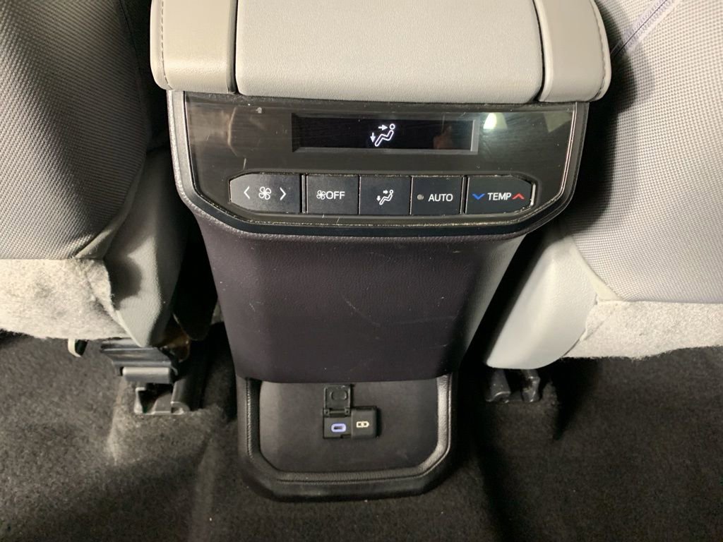 Used 2023 Toyota Highlander LE image 35