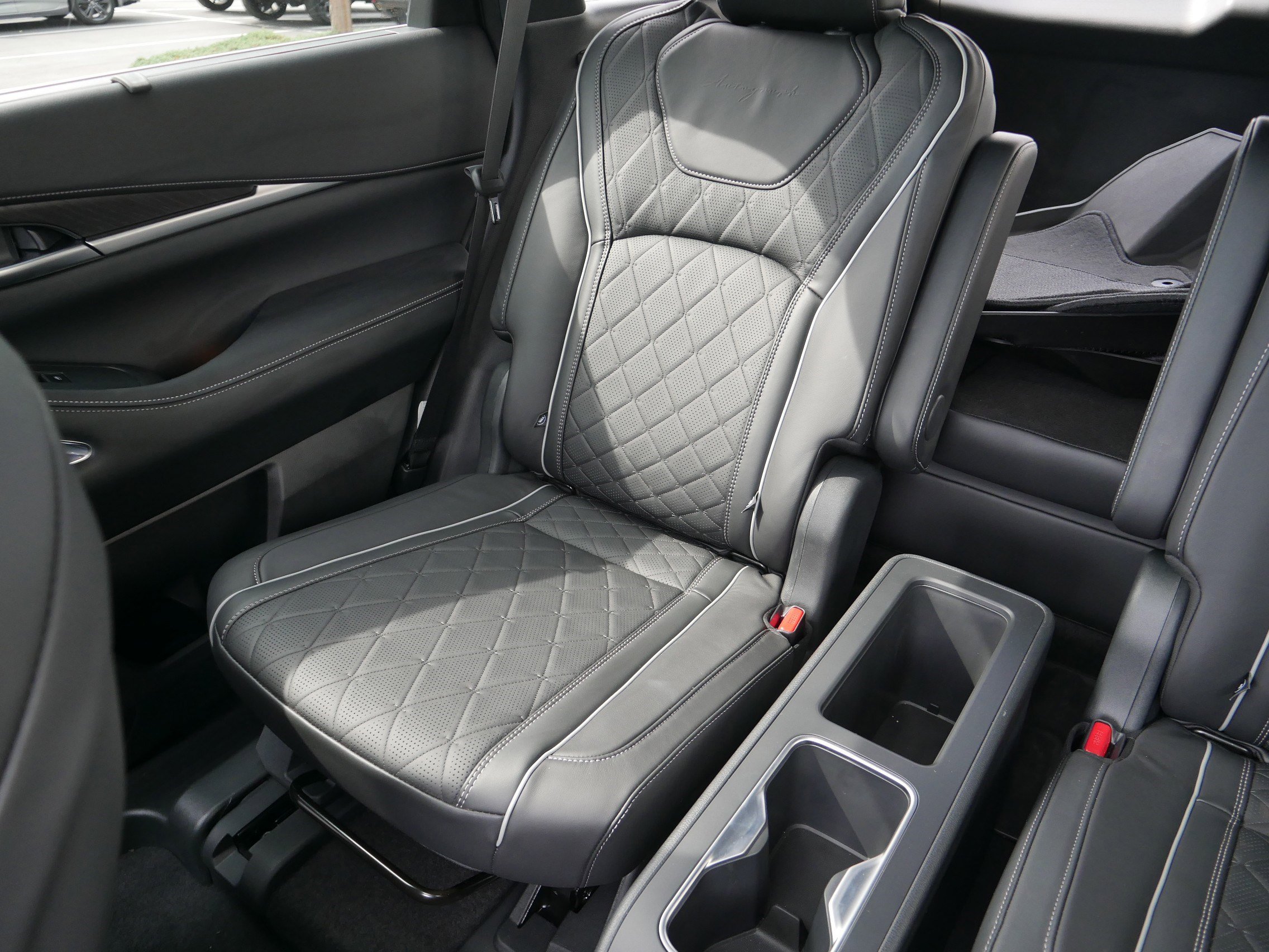 Certified 2025 INFINITI QX60 Autograph w/ Cargo Package image 12