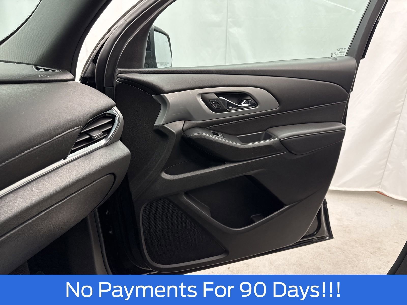 Used 2022 Chevrolet Traverse LT image 22