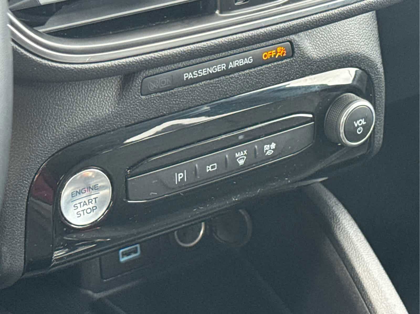 Used 2023 Ford Escape Platinum w/ Premium Technology Package image 30