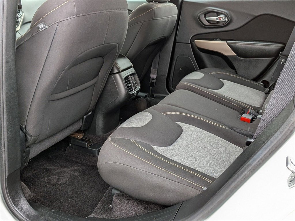 Used 2017 Jeep Cherokee Sport image 16