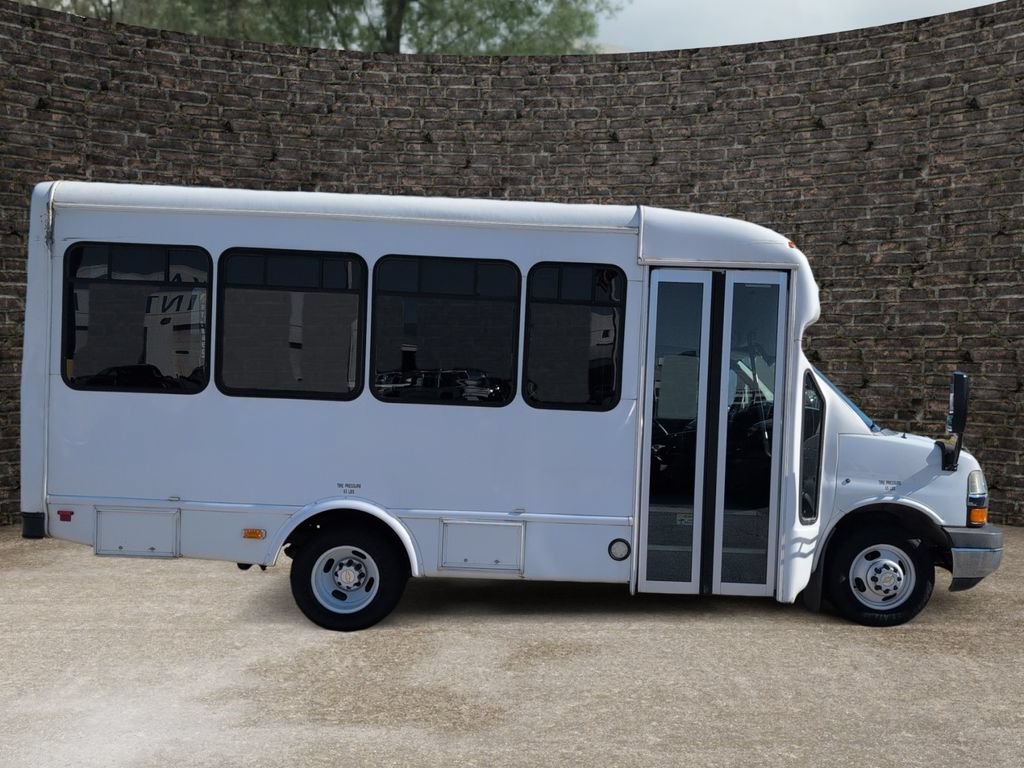 Used 2015 Chevrolet Express 3500 w/ Shuttle Bus Package RWD image 3