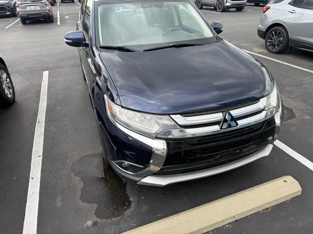 Used 2017 Mitsubishi Outlander SE AWD/4WD image 3