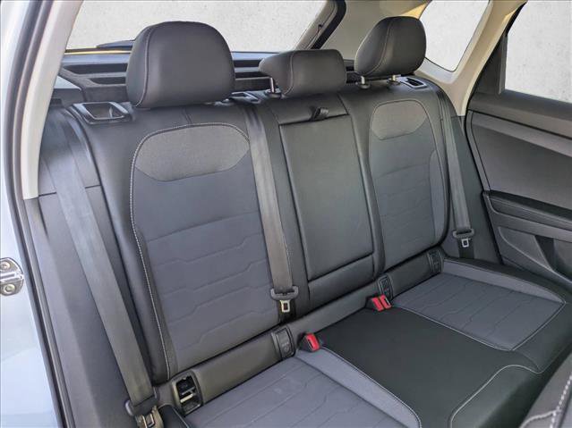 Certified 2025 Volkswagen Taos SE image 15