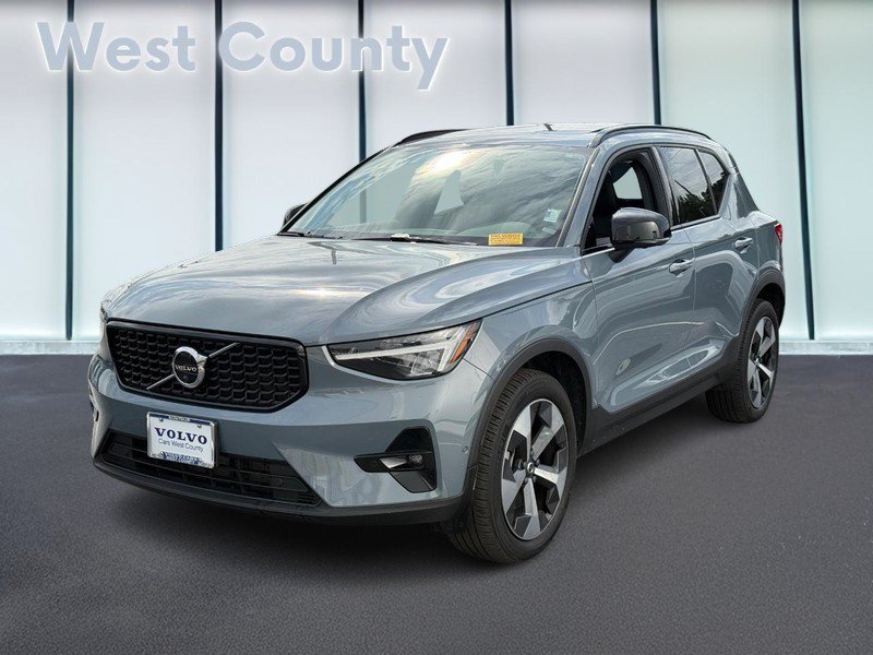 Used 2023 Volvo XC40 B5 Plus w/ Protection Package Premier AWD/4WD image 9