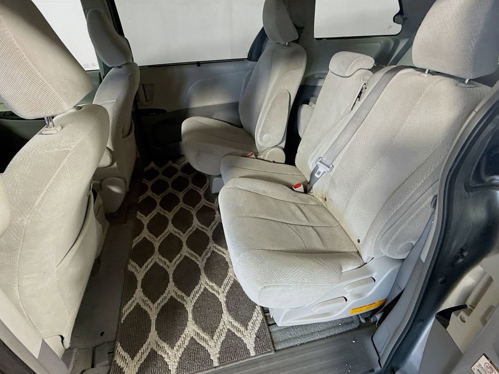 Used 2012 Toyota Sienna LE w/ Towing Pkg image 11