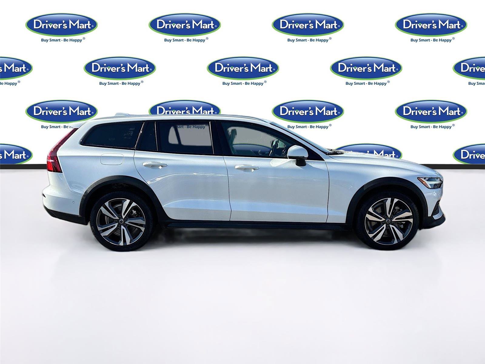 Used 2025 Volvo V60 B5 Cross Country Plus image 8