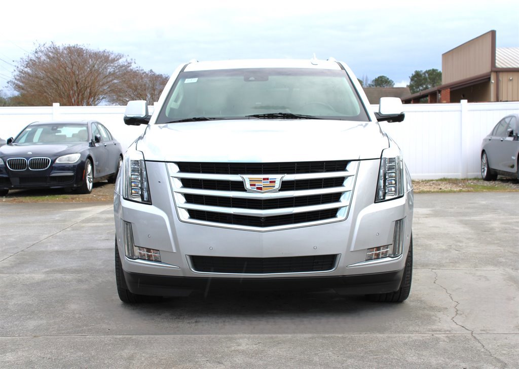 Used 2017 Cadillac Escalade ESV Luxury image 2