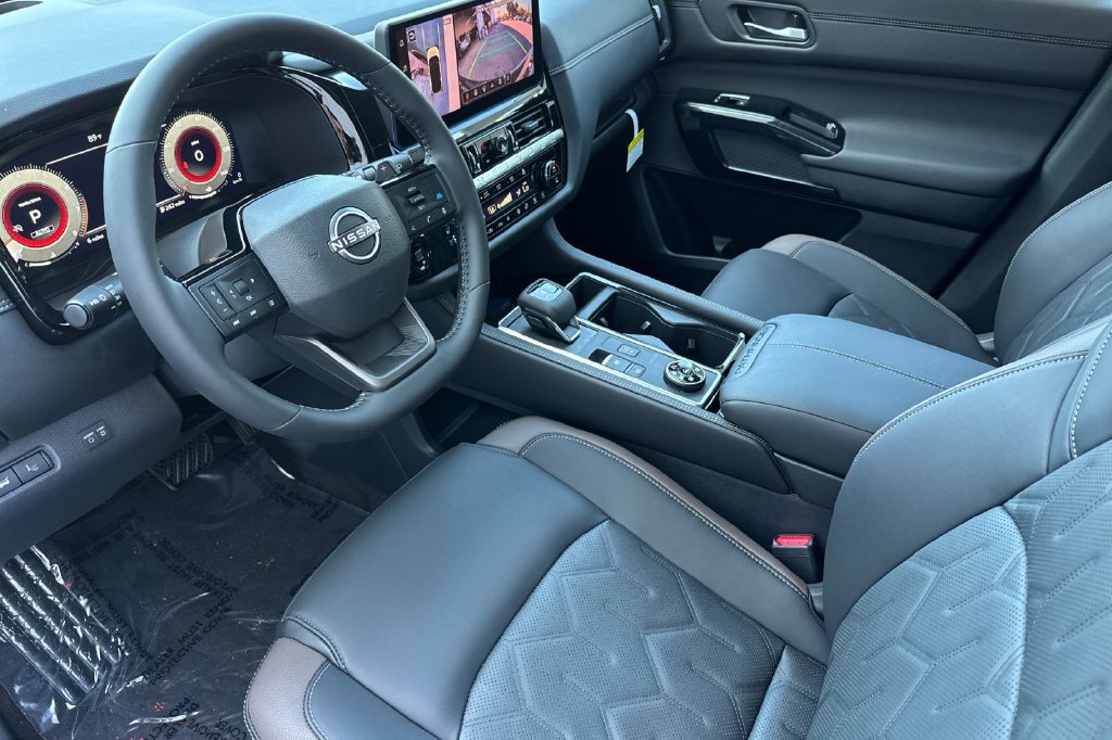 New 2026 Nissan Pathfinder Platinum w/ Accent Package AWD/4WD image 7