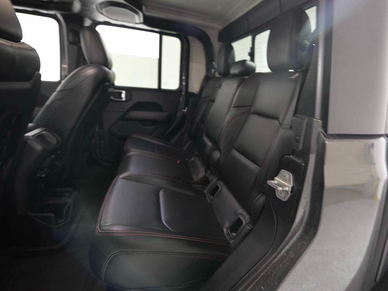 Used 2020 Jeep Gladiator Rubicon AWD/4WD image 12