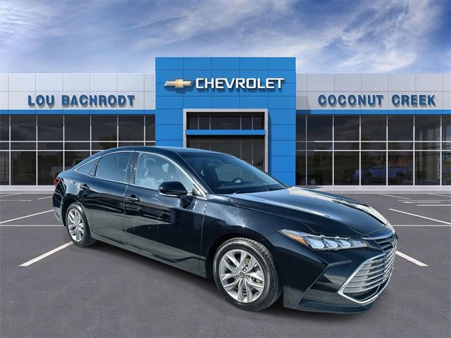 Used 2022 Toyota Avalon XLE w/ Moonroof Package image 2
