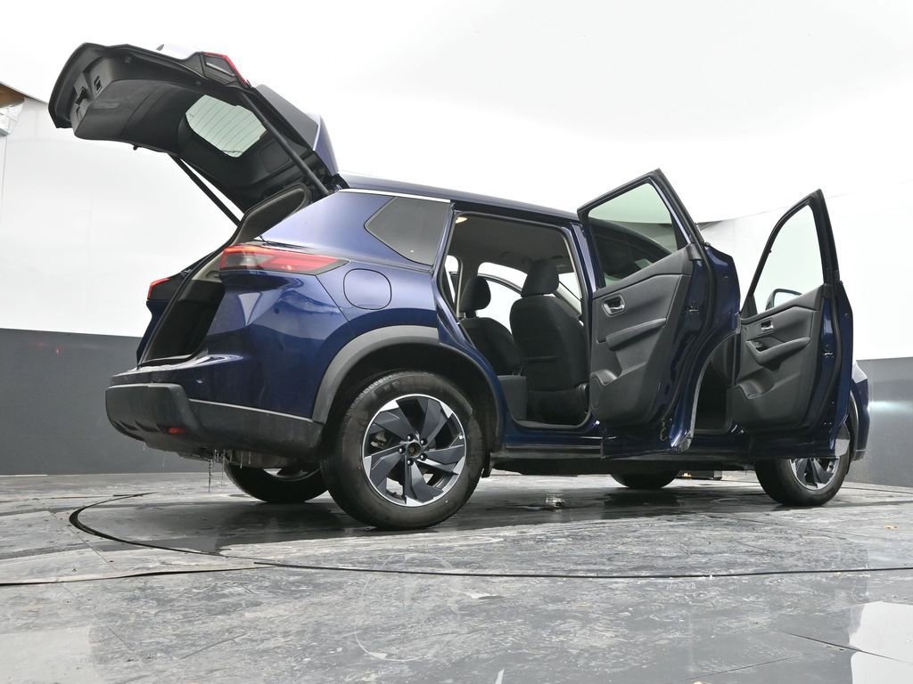 Used 2024 Nissan Rogue SV image 71