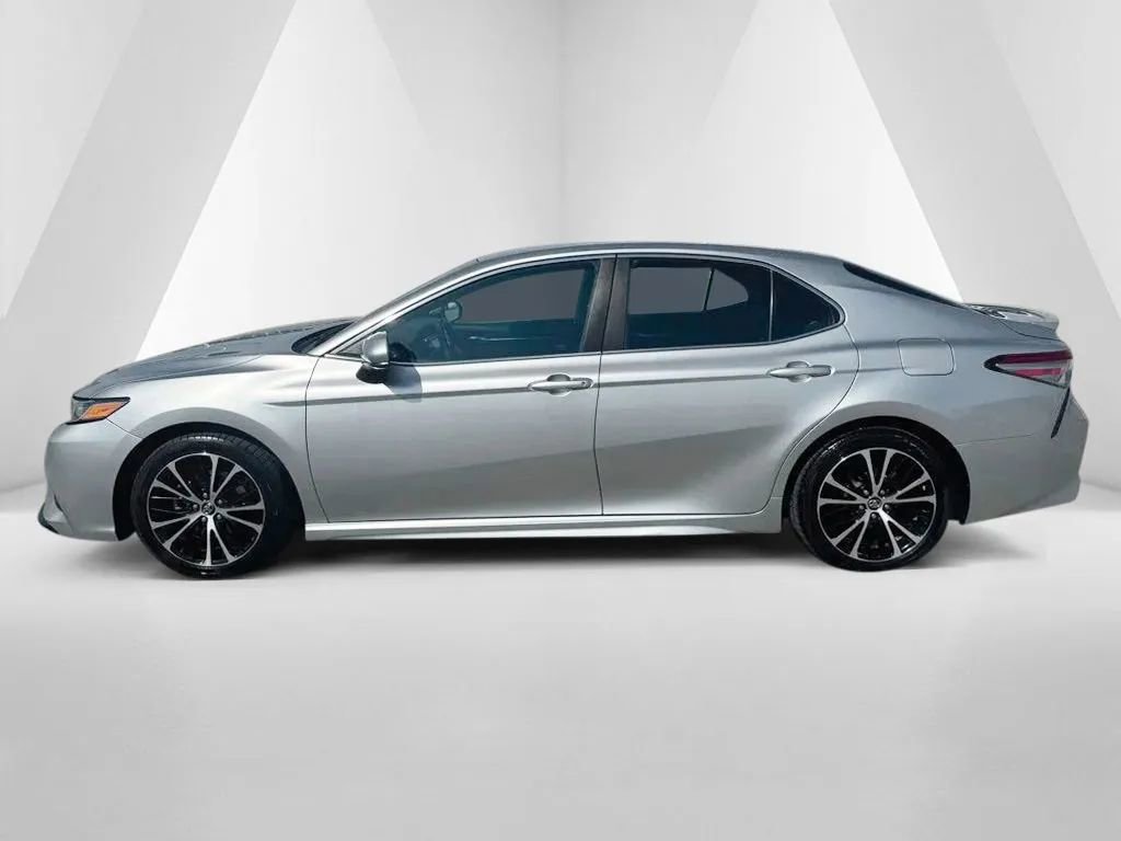 Used 2018 Toyota Camry SE FWD image 4