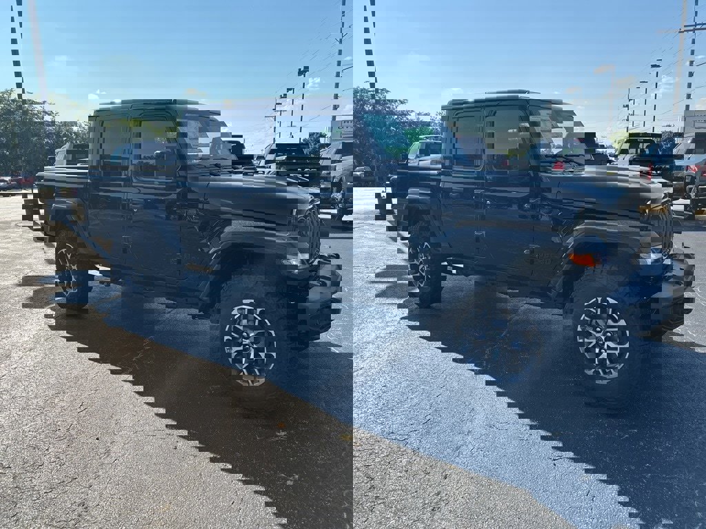 New 2025 Jeep Gladiator Sport image 4