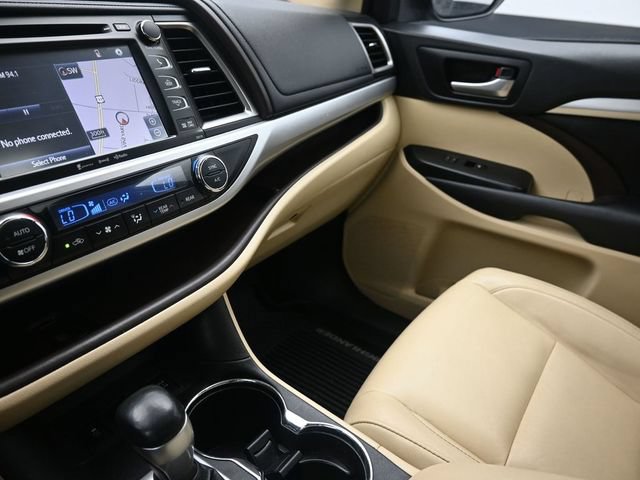Used 2018 Toyota Highlander XLE w/ Protection Package #3 AWD/4WD image 32