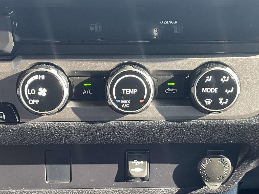 Used 2016 Toyota Tacoma SR image 31