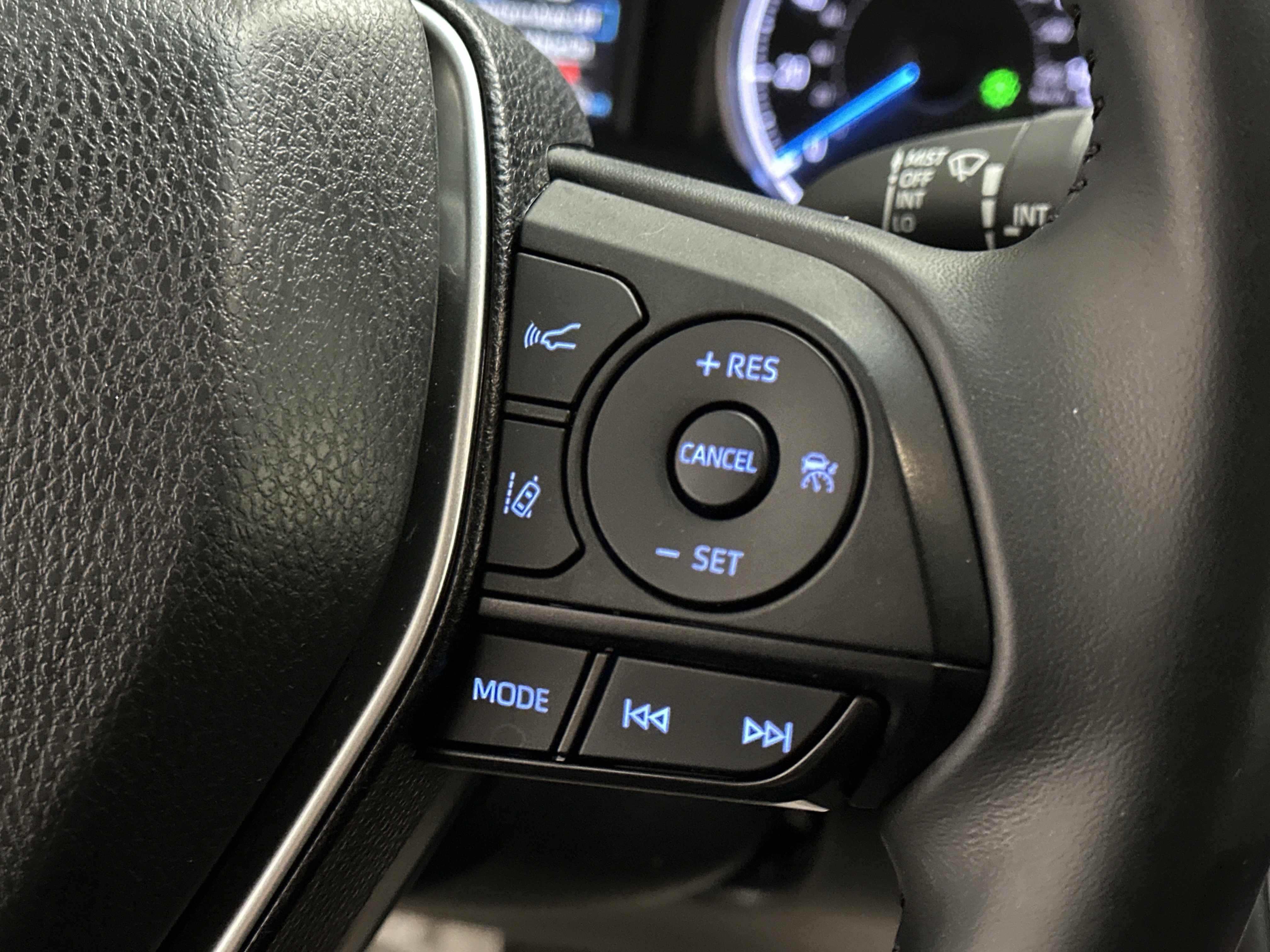 Used 2022 Toyota Venza LE image 28